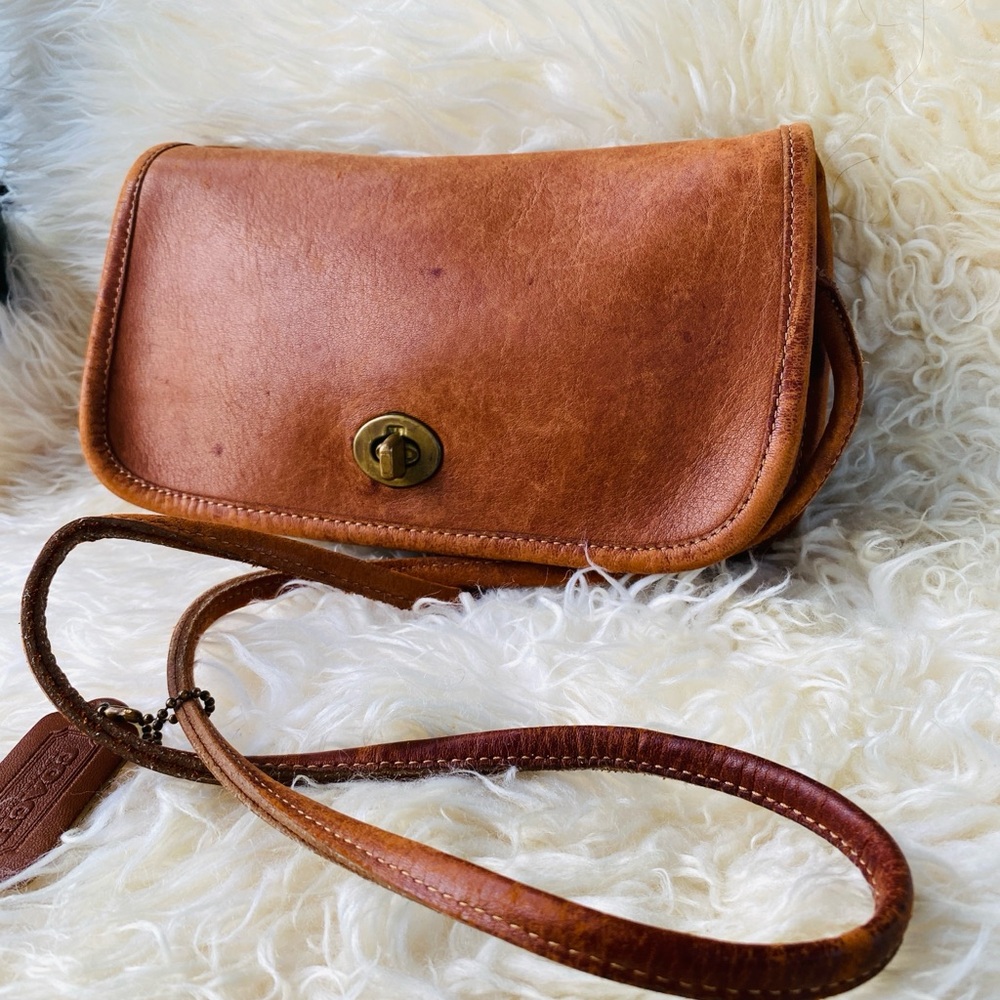 COACH vintage Dinky brown leather crossbody bag purse shoulder turnlock - Picture 4 of 14